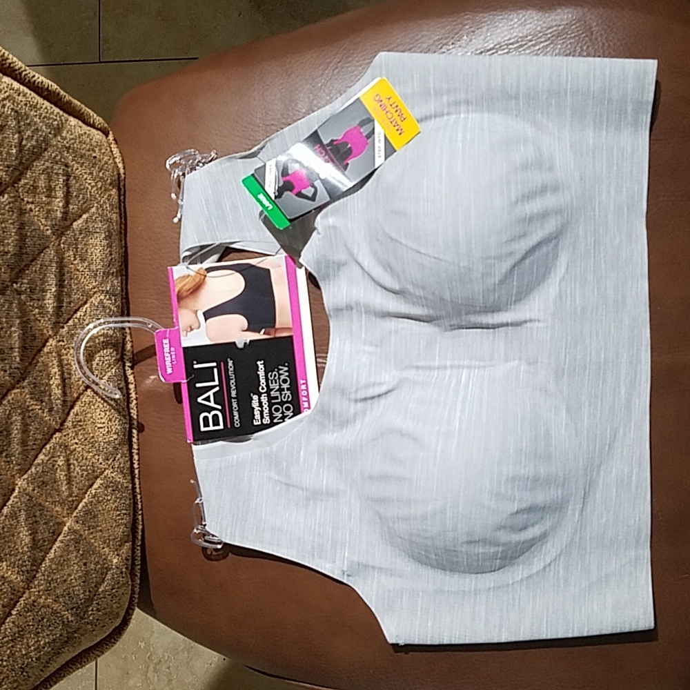 NWT Bali Comfort Revolution Easylite Wirefree Gray Bra Not on hanger SZ Large